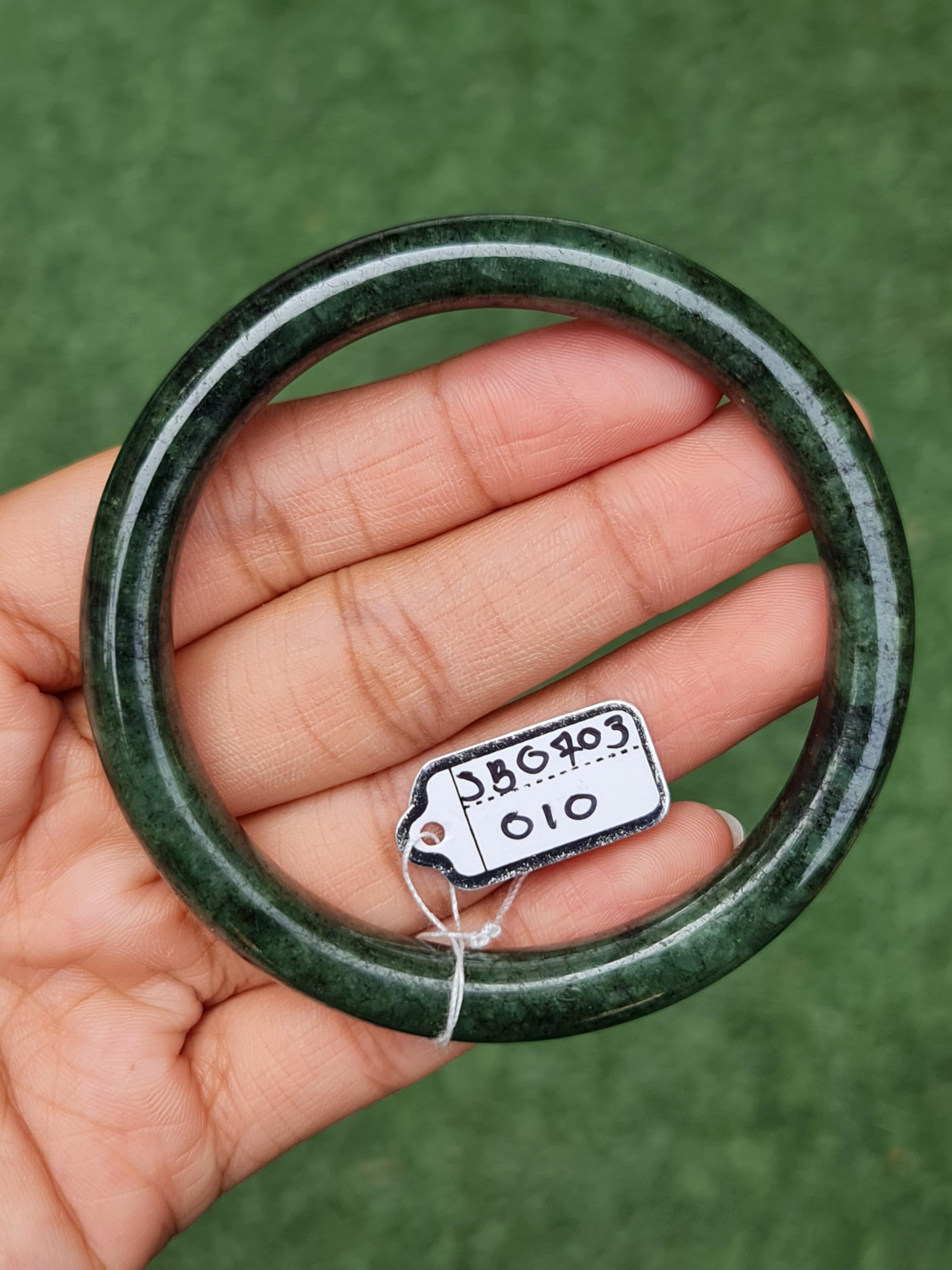 JB0703-010 หยก พม่า แท้ Jade กำไลหยก (Jadeite bracelet) พม่า (Myanmar) 59.6 มม.