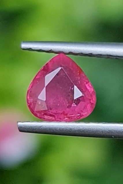 พลอย ทับทิม Ruby sapphire 1.23 กะรัต (Cts) ดิบ Unheated พร้อมใบเซอร์ พลอยแท้ อัญมณีมงคลประจําวันเกิด เครื่องประดับพลอย
