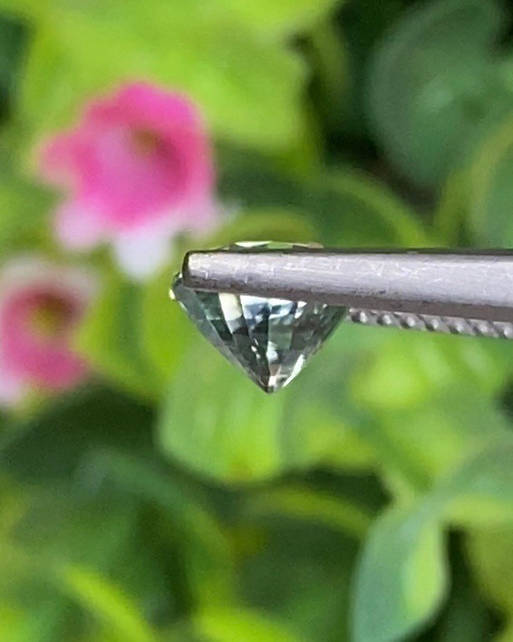 พลอย เพทาย (Zircon) 2.10 กะรัต (Cts.) พลอยแท้ อัญมณีมงคลประจําวันเกิด เครื่องประดับพลอย