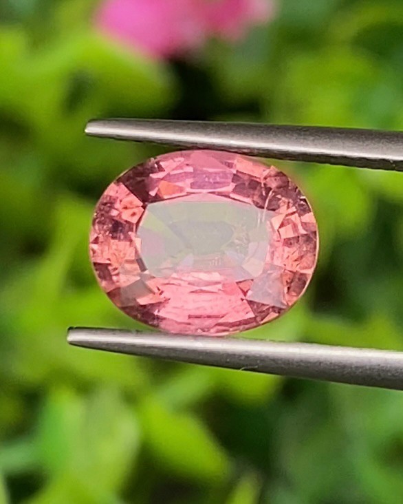 พลอย ชมพู พิ้งค์ ทัวร์มารีน (Pink Tourmaline) 2.38 กะรัต (Cts.) อัญมณีมงคลประจําวันเกิด เครื่องประดับพลอย