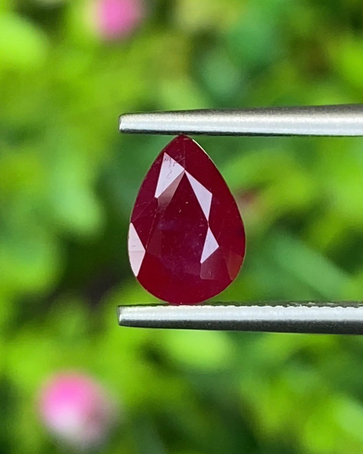 พลอย ทับทิม พม่า (Burmese Ruby Sapphire) 1.47 กะรัต พร้อมใบเซอร์ พลอยแท้ อัญมณีมงคลประจําวันเกิด เครื่องประดับพลอย