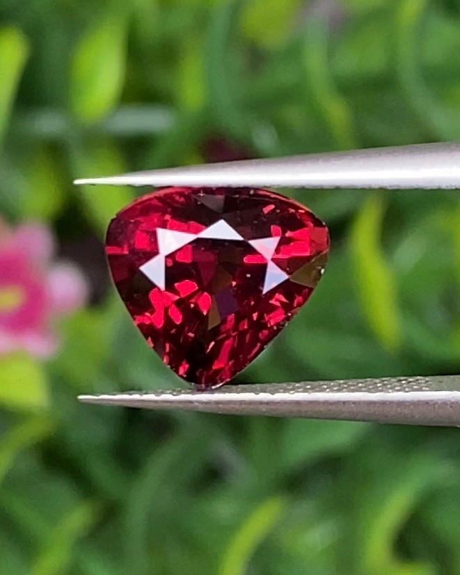 พลอย โรโดไลต์ กาเน็ท Rhodolite Garnet 2.67 กะรัต Cts.พลอยแท้ อัญมณีมงคลประจําวันเกิด เครื่องประดับพลอย
