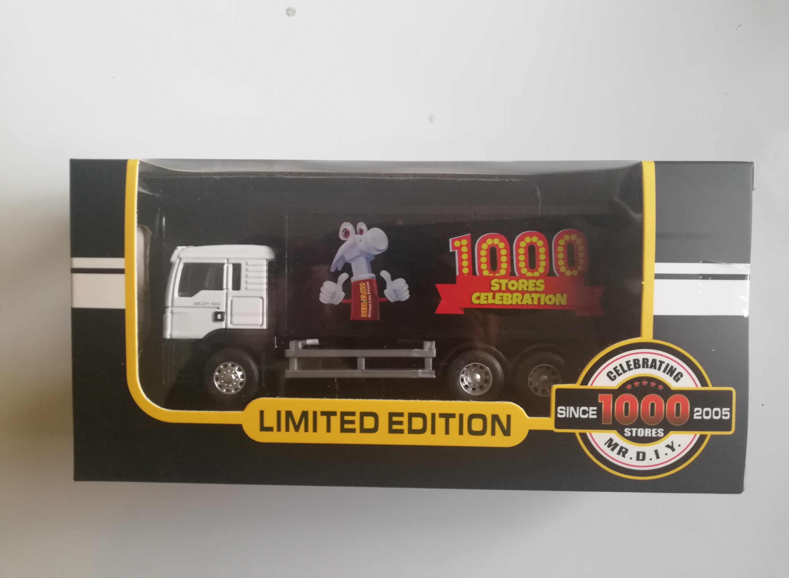 มีหลายภาพ รถบรรทุก ฉลองครบรอบ 1000 สาขา MR.DIY ลิมิตเต็ดเอ็ดดิชั่น