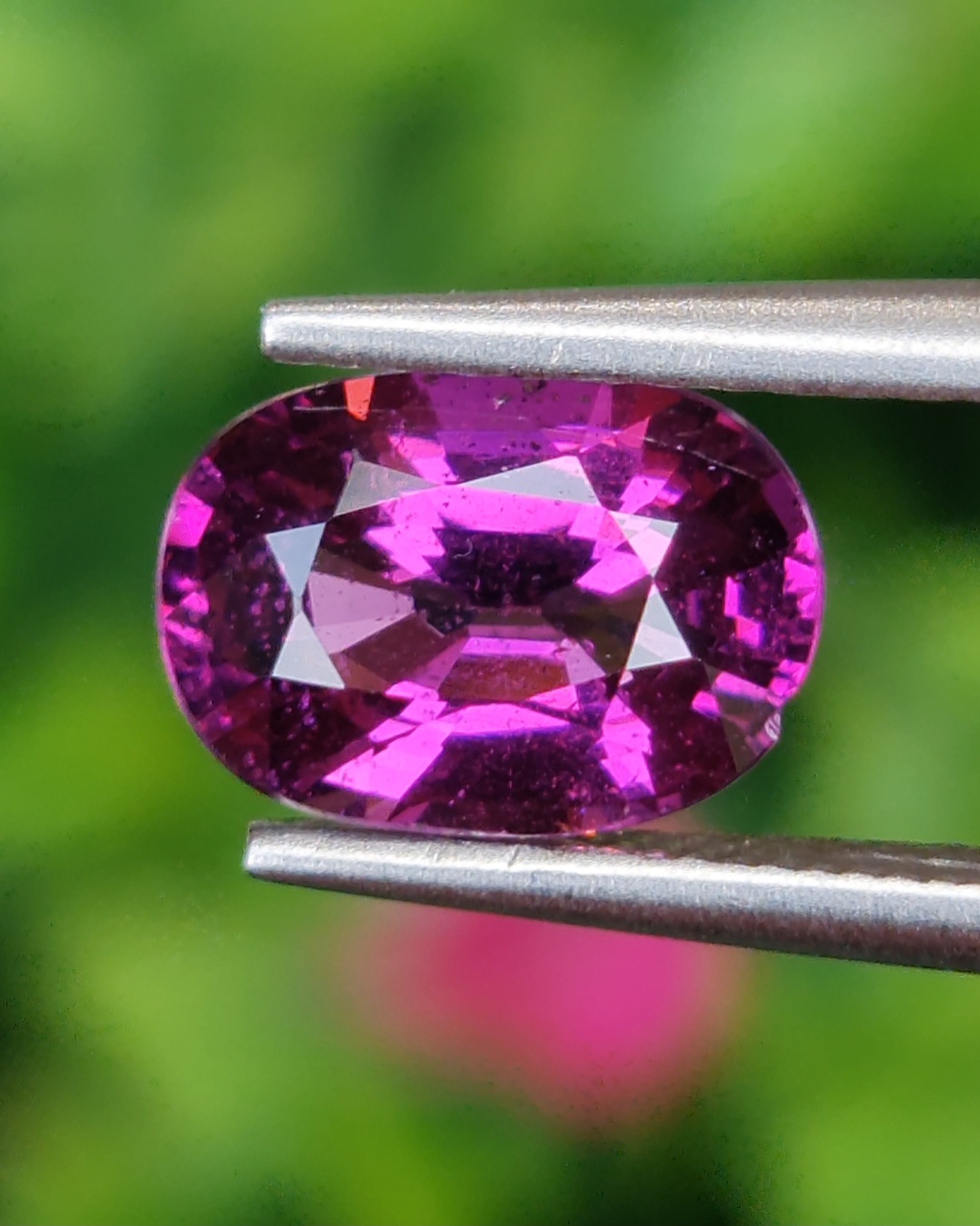 พลอย โรโดไลต์ กาเน็ท Rhodolite Garnet 2.13 กะรัต Cts.พลอยแท้ อัญมณีมงคลประจําวันเกิด เครื่องประดับพลอย