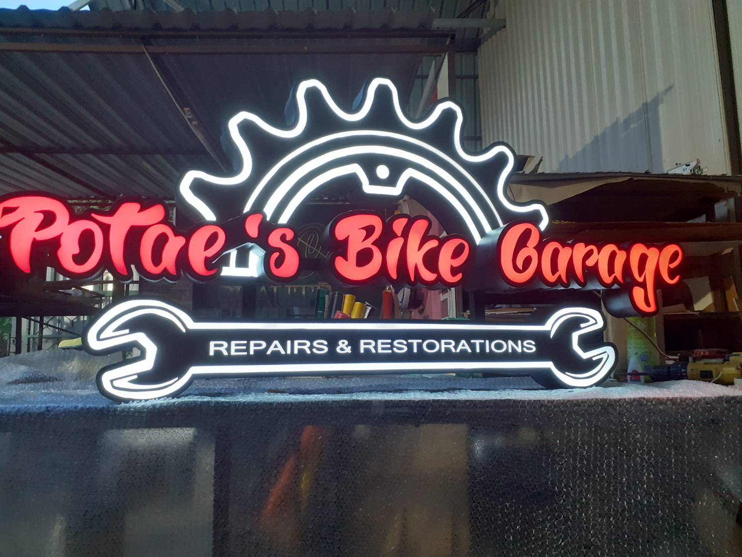 กล่องไฟไดคัท - Potae's Bike Garage