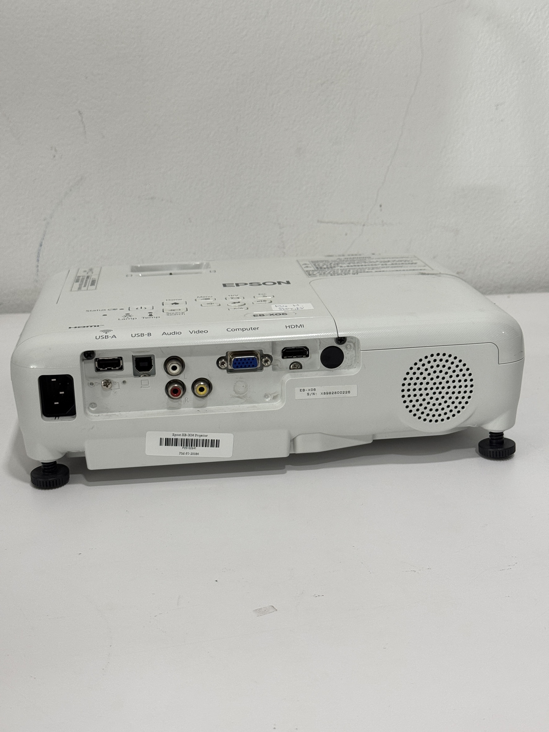 Projector Epson EB-X06