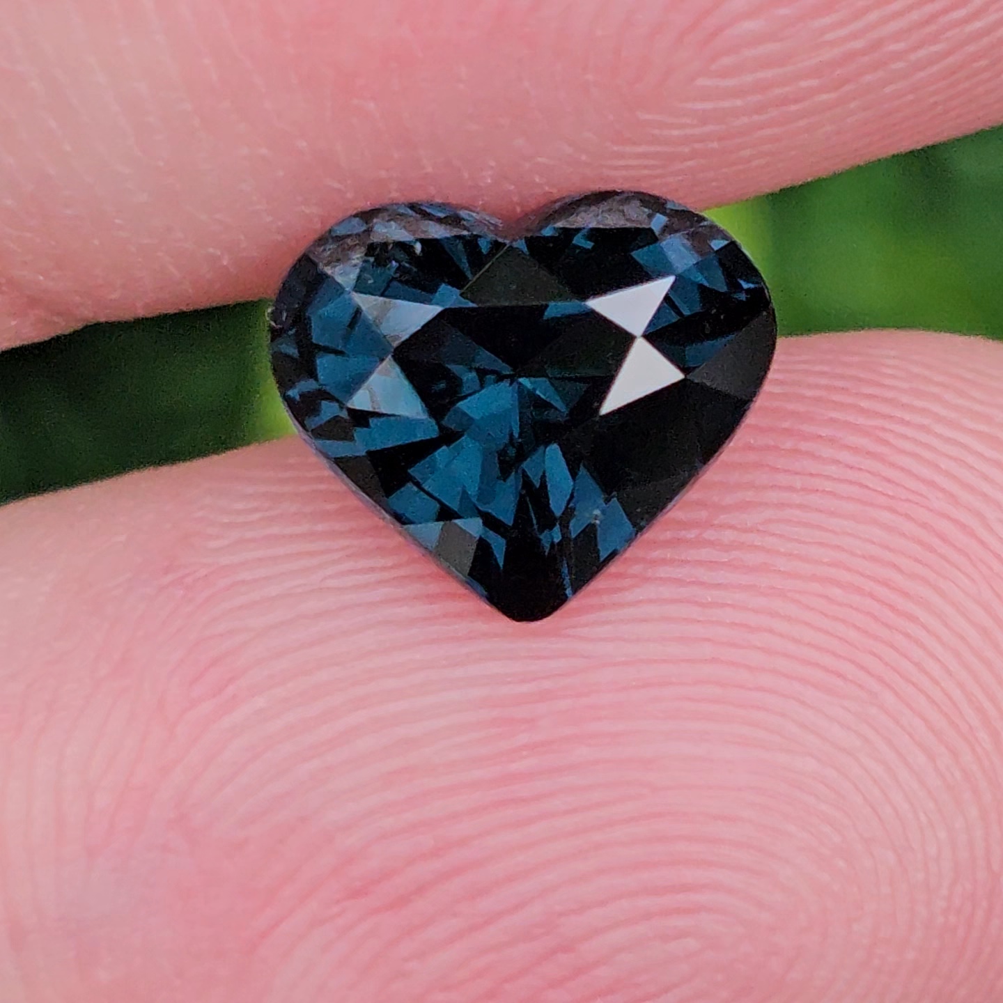 พลอย สปิเนล Spinel 2.71 กะรัต (Cts.) ดิบ (Unheated) พร้อมใบเซอร์ พลอยแท้ อัญมณีมงคลประจําวันเกิด เครื่องประดับพลอย