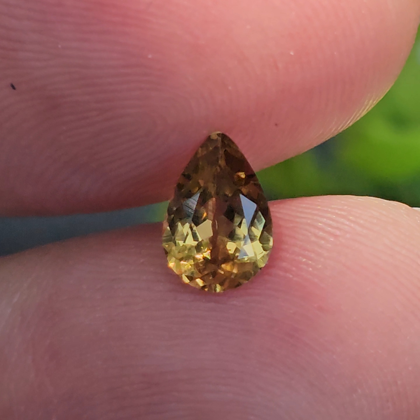 พลอย อเล็กซานไดร์ (Natural Alexandrite Chrysoberyl) 1.03 กะรัต (Cts.) ดิบ (Unheated) พร้อมใบเซอร์ พลอยแท้ อัญมณีมงคลประจําวันเกิด เครื่องประดับพลอย