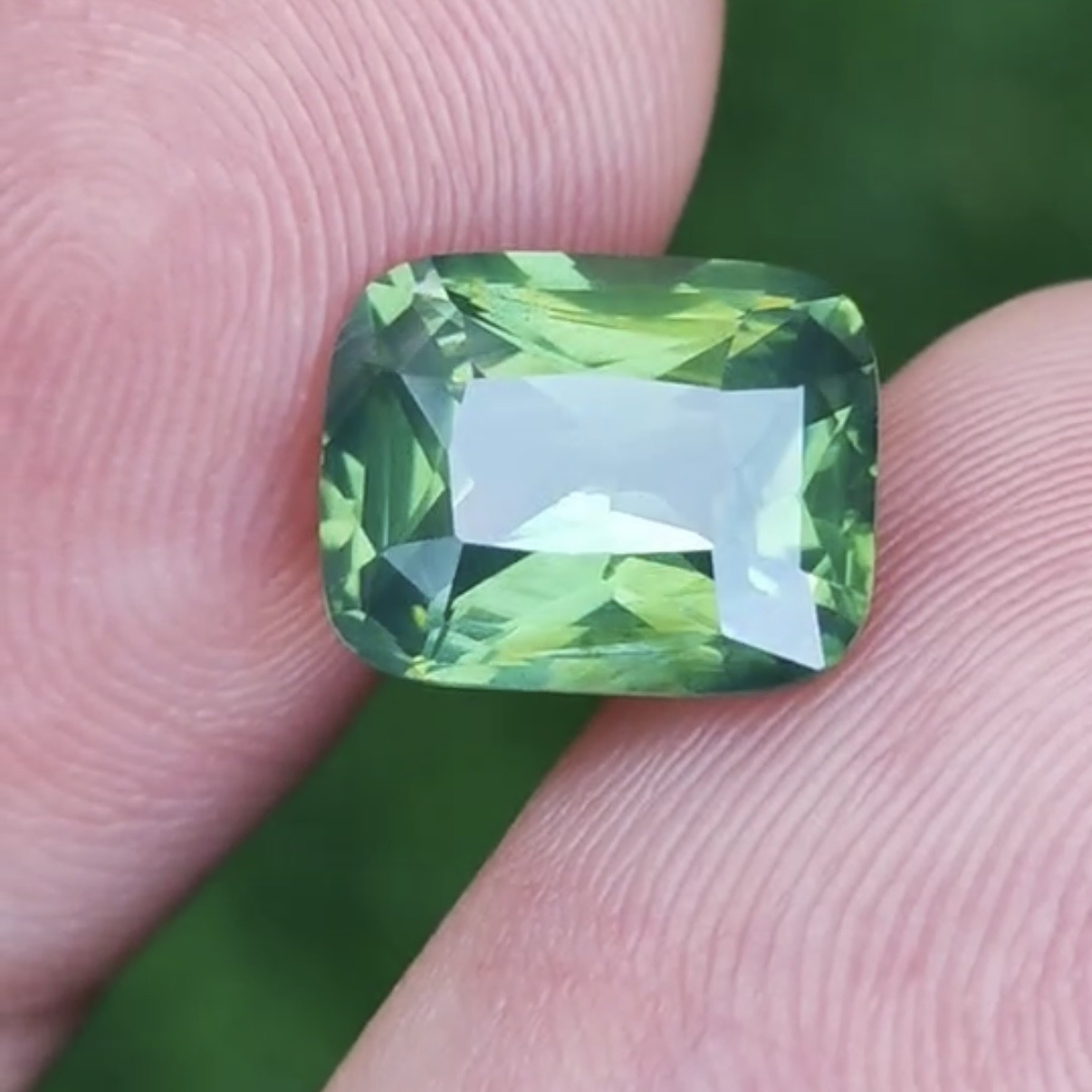 พลอย เพทาย Natural Zircon 5.34 กะรัต (Cts.) ดิบ พร้อมใบเซอร์ พลอยแท้อัญมณีมงคล ประจําวันเกิด เครื่องประดับพลอย