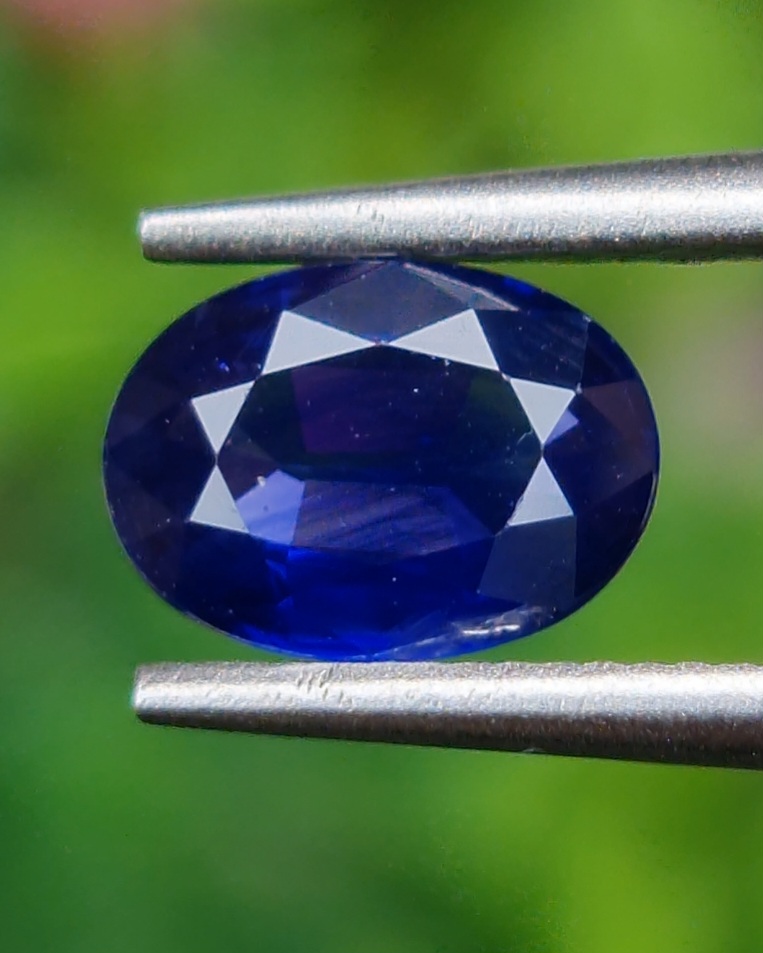 พลอย ไพลิน Blue Sapphire 0.90 กะรัต (Cts.) พลอยแท้ อัญมณีมงคลประจําวันเกิด เครื่องประดับพลอย