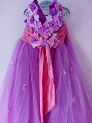 Pro-order ชุดราตรี ชุดแฟนซียาว แบบแขนกุด กระโปรงผ้าแก้ว ช่วงบนเป็นผ้าตาข่าย แซมด้วยดอกและผูกโบว์ช่วงเอว เชือกผูกหลัง