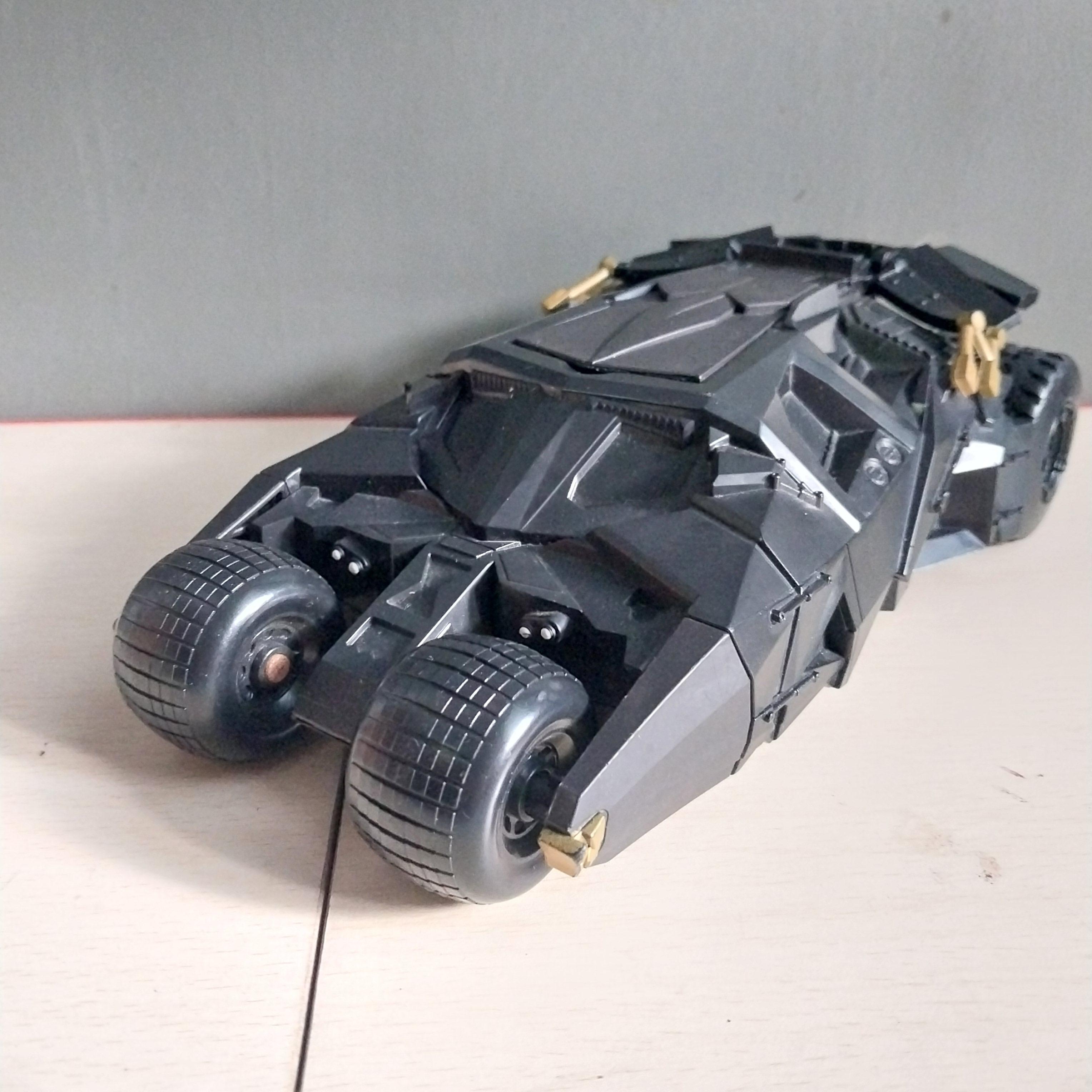 มีหลายภาพ #รถแบทแมน #Batmobile Tumbler จากภาพยนตร์เรื่อง The Dark Knight Rises ซึ่งผลิตโดย Mattel ในปี 2008