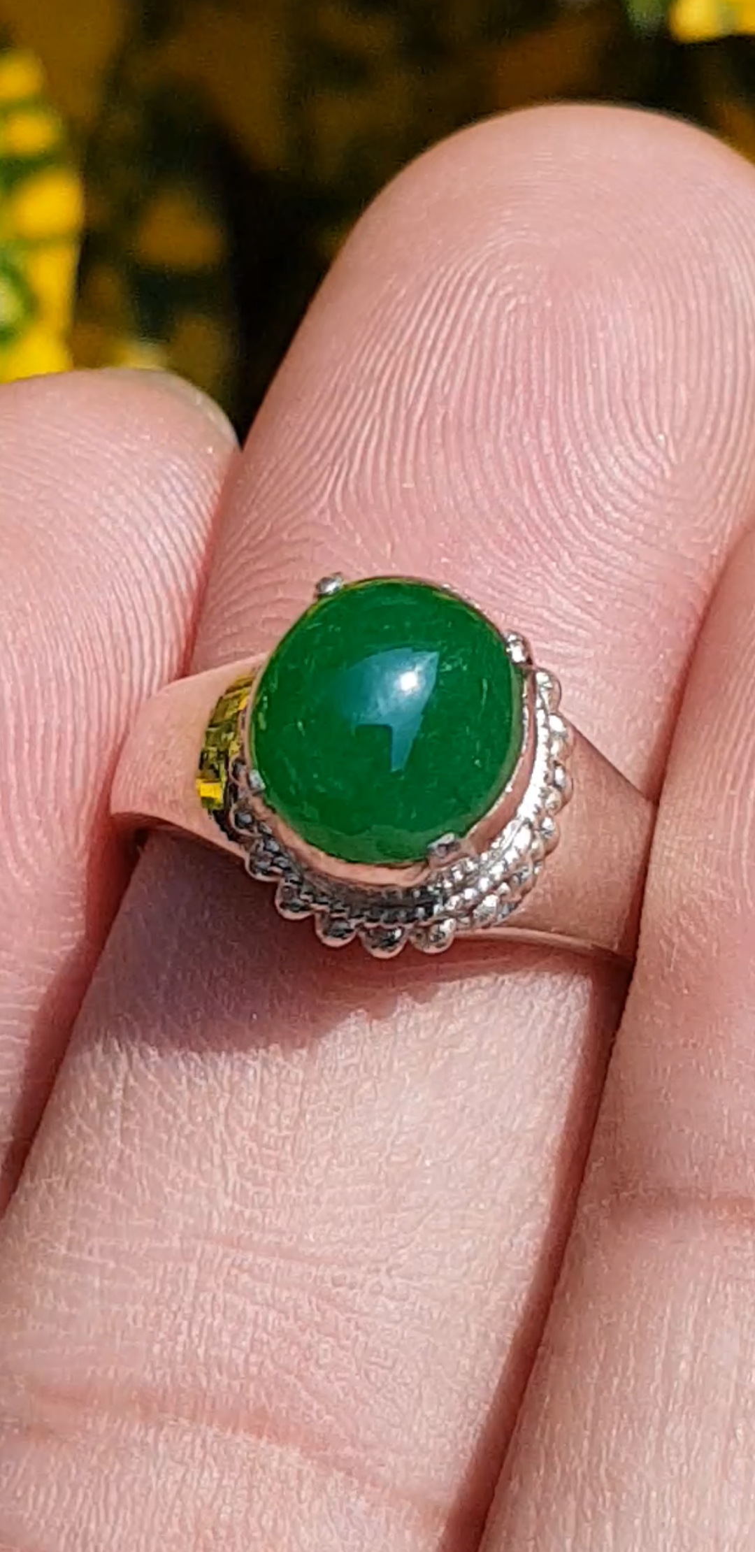 หยก พม่า แท้ Jade แหวนหยก 翡翠戒指 (Jadeite ring) 1.67 กะรัต (Cts.) ดิบ ไม่ผ่านการปรับปรุง (Type A) พม่า (Myanmar)