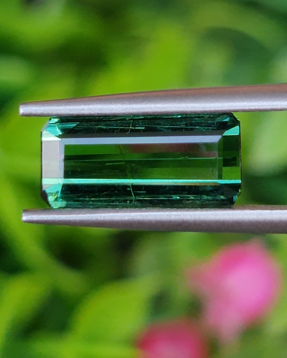 พลอย กรีน ทัวร์มารีน (Green Tourmaline) 2.19 กะรัต (Cts.) อัญมณีมงคลประจําวันเกิด เครื่องประดับพลอย