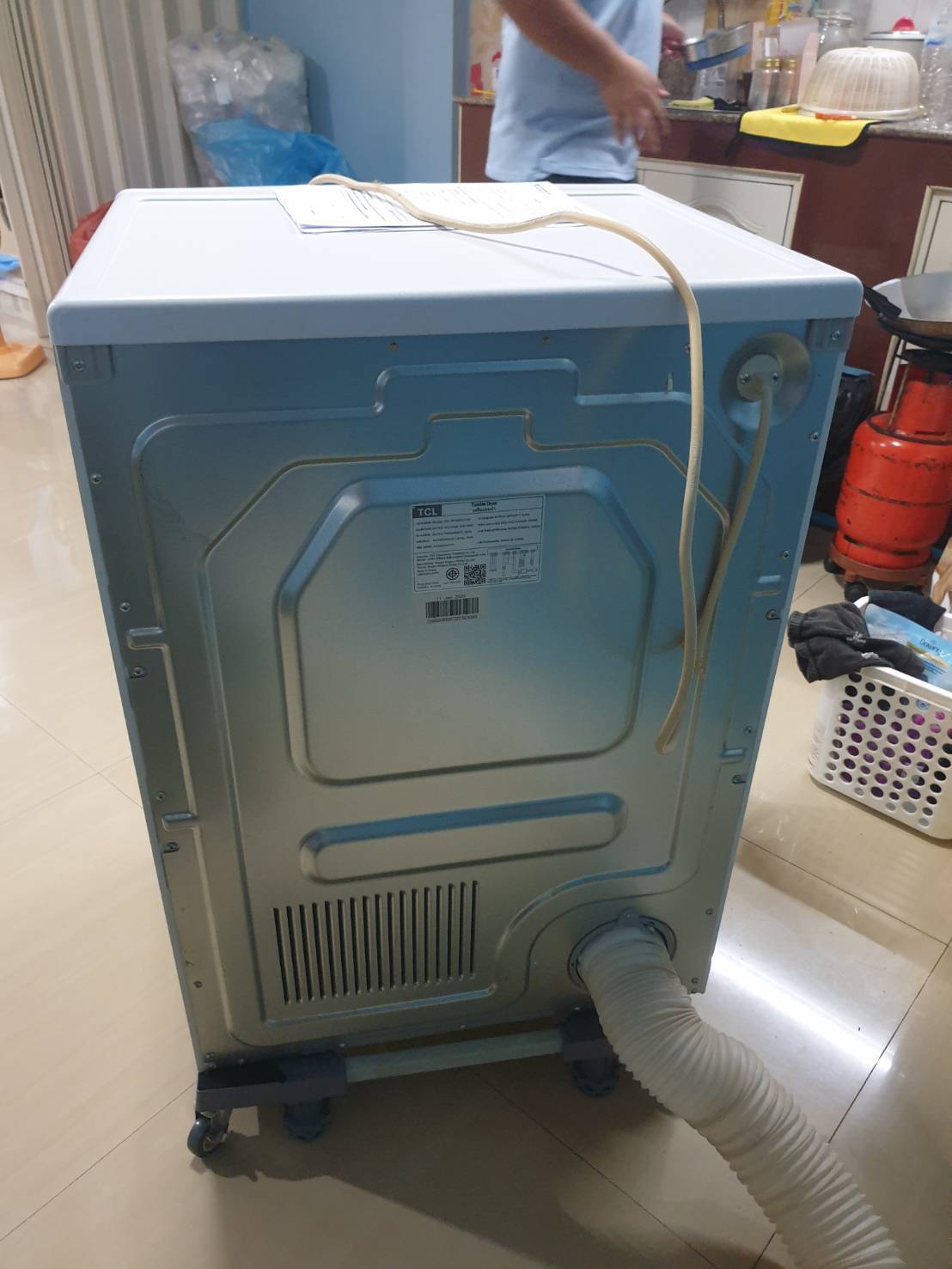 TCL DRYER เครื่องอบผ้าฝาหน้า ความจุ 9Kg. สีขาว รุ่น WT09KFDYW อบแห้งไวด้วยความร้อน มีโปรแกรมลดรอยยับผ้า