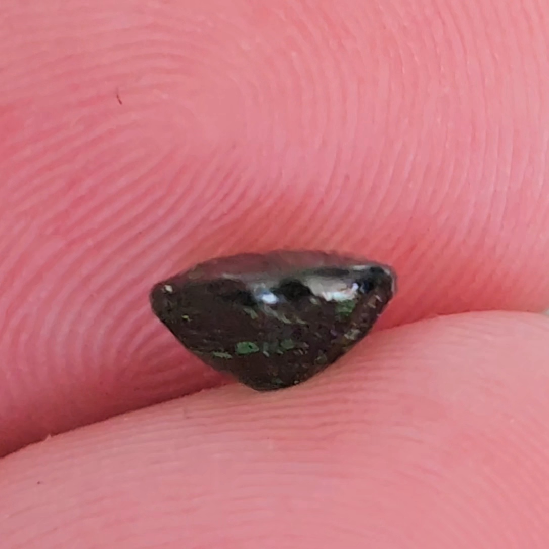 พลอย ซาโวไรท์ Tsavorite Garnet 1.36 กะรัต (Cts.) ดิบ Unheated พร้อมใบเซอร์ อัญมณีมงคลประจําวันเกิด เครื่องประดับพลอย