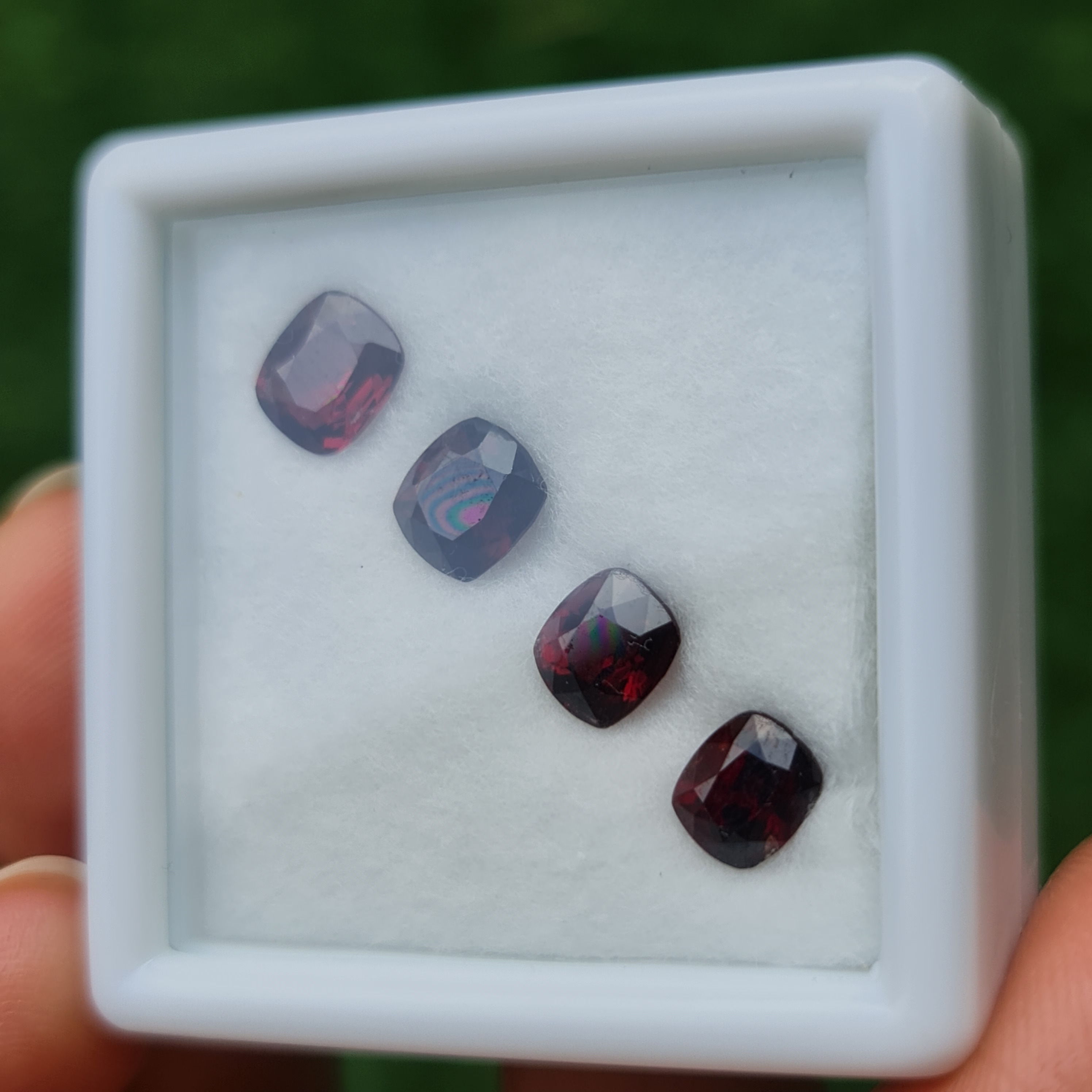 พลอย สปิเนล (Spinel) 4.51 กะรัต (Cts.) 4 เม็ด พลอยแท้ อัญมณีมงคลประจําวันเกิด เครื่องประดับพลอย