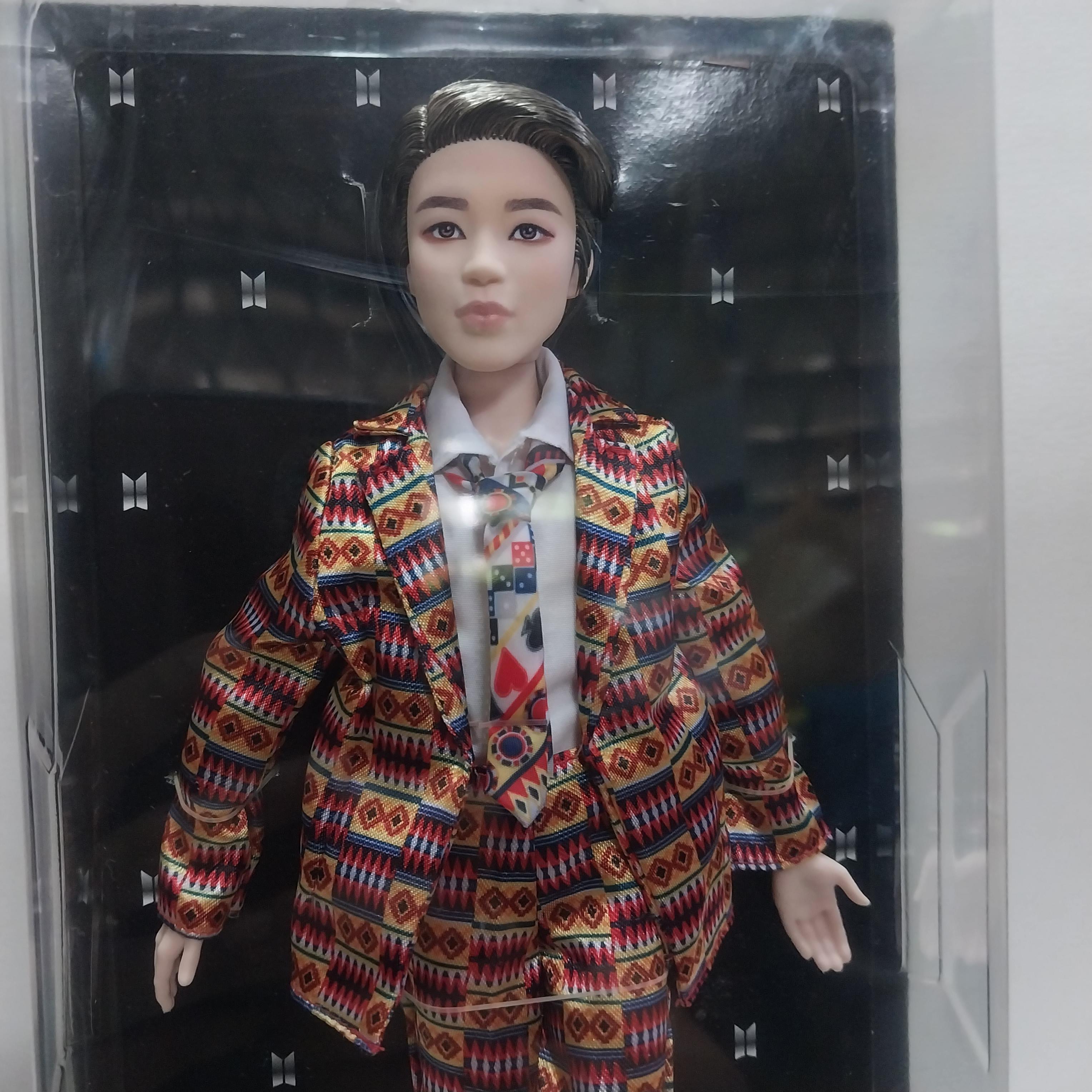 มีหลายภาพ มือ1 กล่องชำรุดบ้าง มีหลายภาพ ตุ๊กตาบอยแบรนด์เกาหลี BTS ของแท้แมทเทล