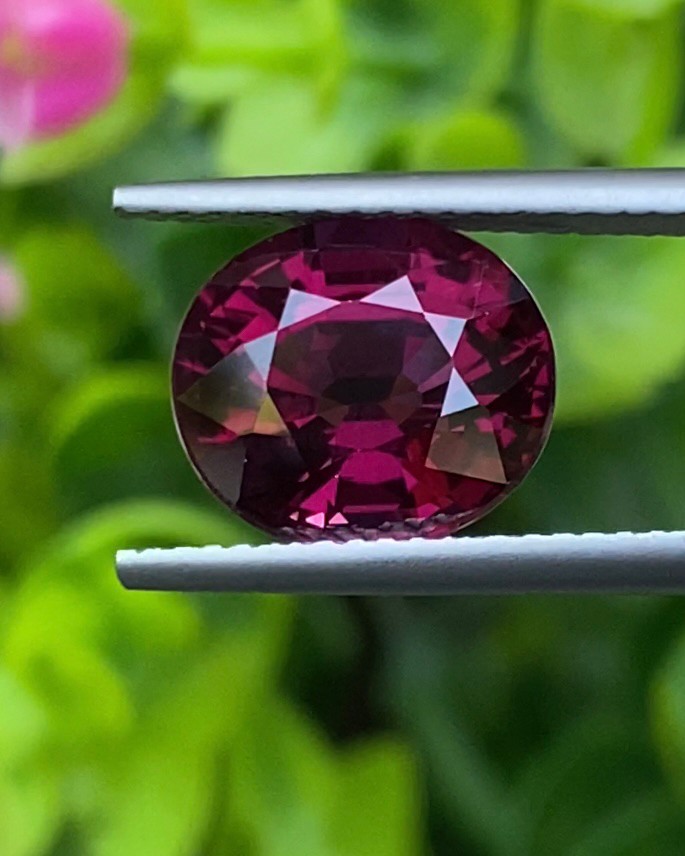 พลอย โรโดไลต์ กาเน็ท Rhodolite Garnet 5.23 กะรัต Cts.พลอยแท้ อัญมณีมงคลประจําวันเกิด เครื่องประดับพลอย