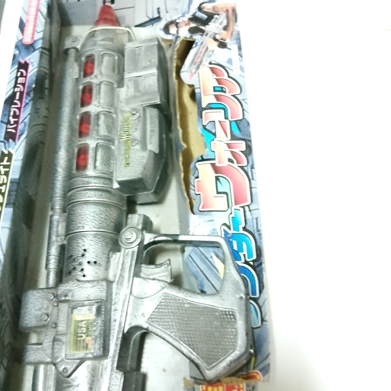 (กรุณาเลือกสี) ของเล่น ปืนพลาสติก จากสตาร์วอส์ งานเก่าเก็บในกล่อง /ไม่ได้เช็คสภาพ ไม่เคยแกะเล่น***งานเก่ากล่องมีตำหนิตามภาพ หายาก มีสองสี สีเงินและสีทอง