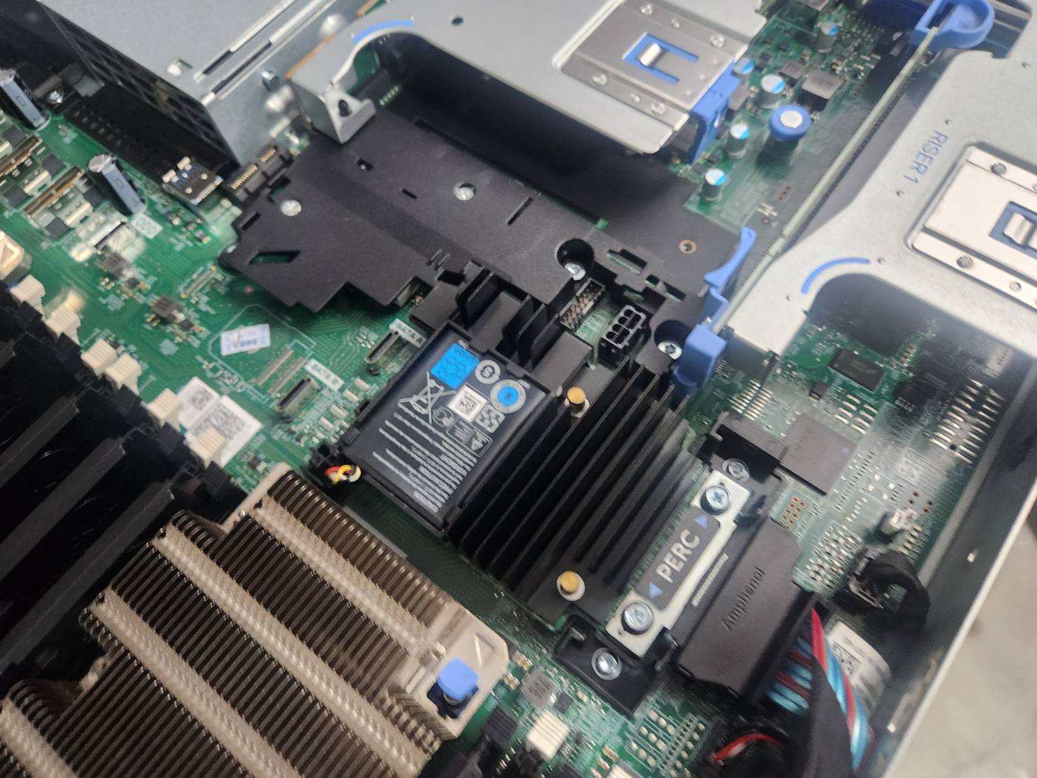 Server R640 เครื่องเปล่า heatsink x2 Tray x2 power x1 สินค้ามีจำนวนมาก