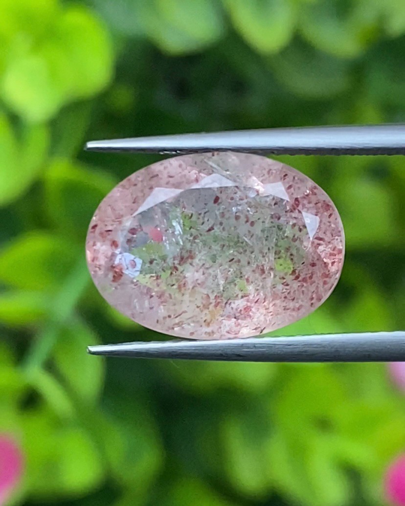 พลอย สตอเบอรี่ ควอตซ์ Strawberry Quartz 5.29 กะรัต (Cts.) พลอยแท้ อัญมณีมงคลประจําวันเกิด เครื่องประดับพลอย