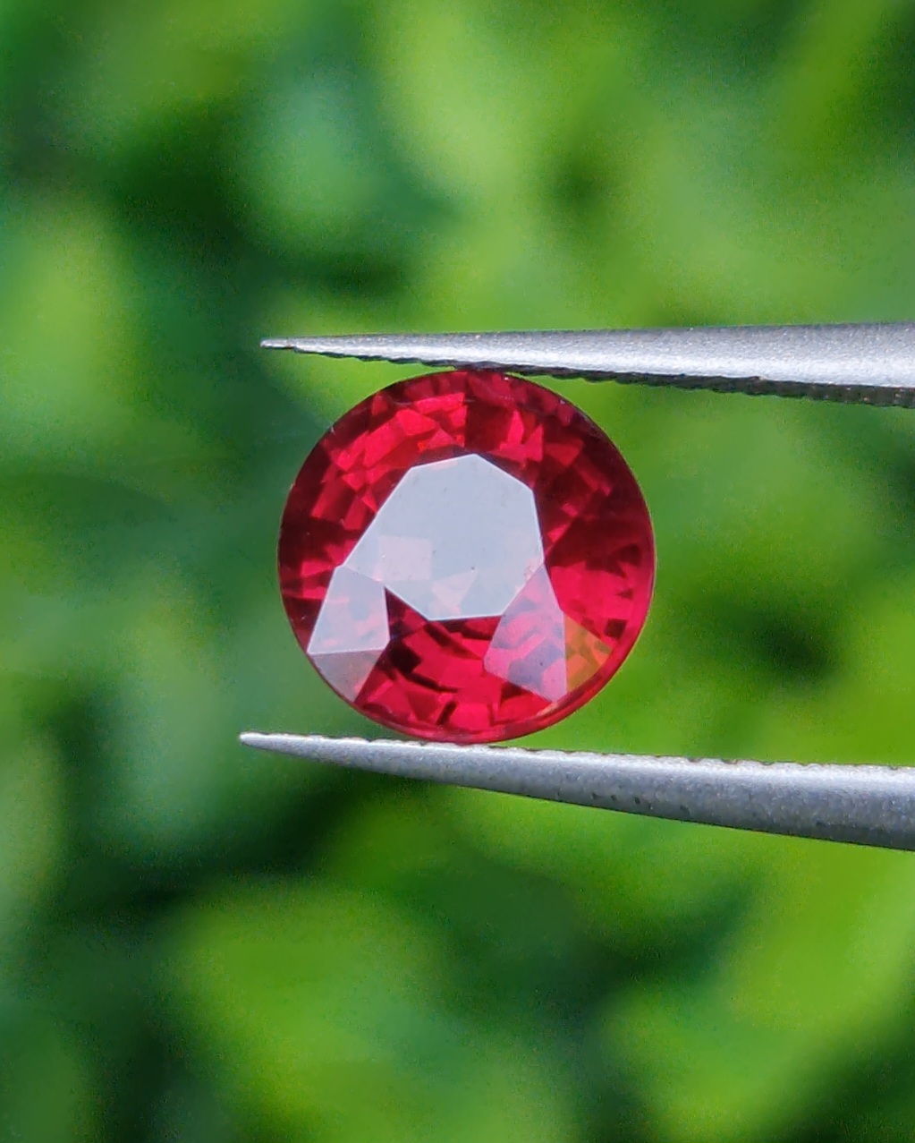 พลอย โรโดไลต์ กาเน็ท Rhodolite Garnet 2.11 กะรัต Cts.พลอยแท้ อัญมณีมงคลประจําวันเกิด เครื่องประดับพลอย