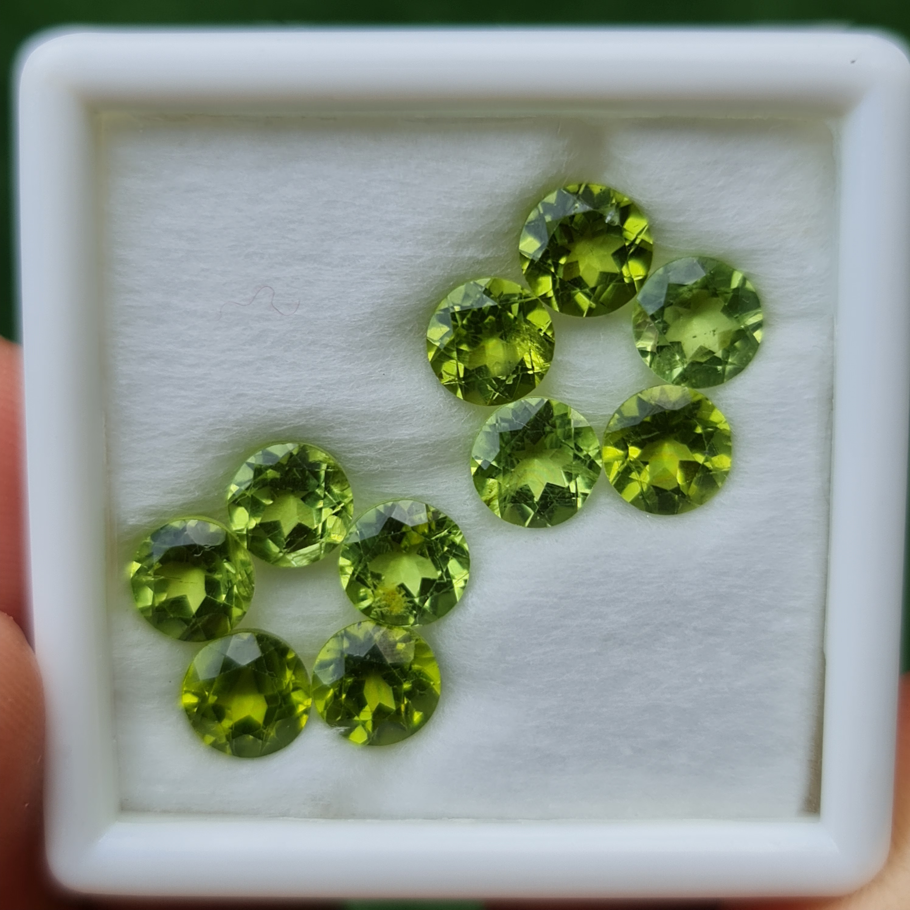 พลอย เพอริดอต Peridot 9.21 กะรัต (Cts.) 10 เม็ด (pcs.) พลอยแท้ อัญมณีมงคลประจําวันเกิด เครื่องประดับพลอย