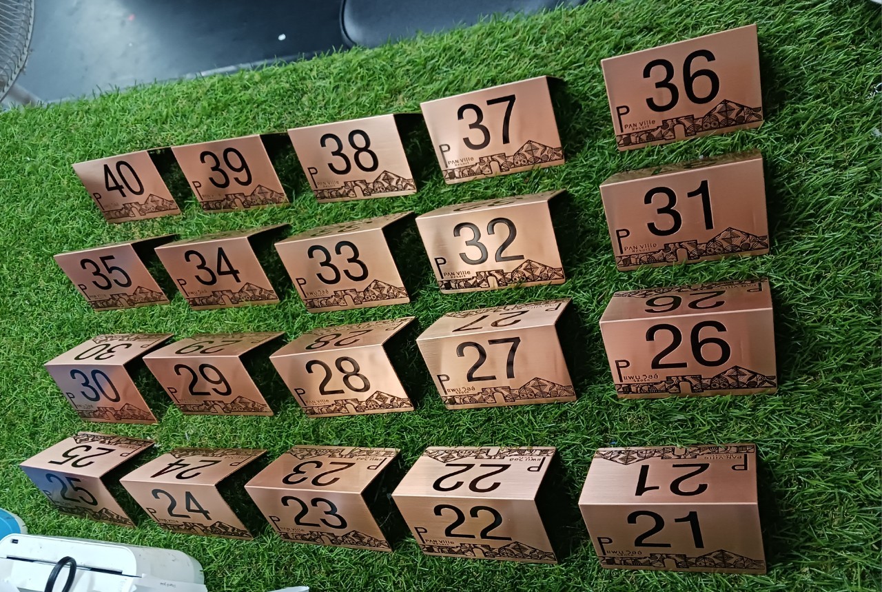 ป้ายเลขตั้งโต๊ะ เเสตนเลสโรลโกลมิลเลอร์