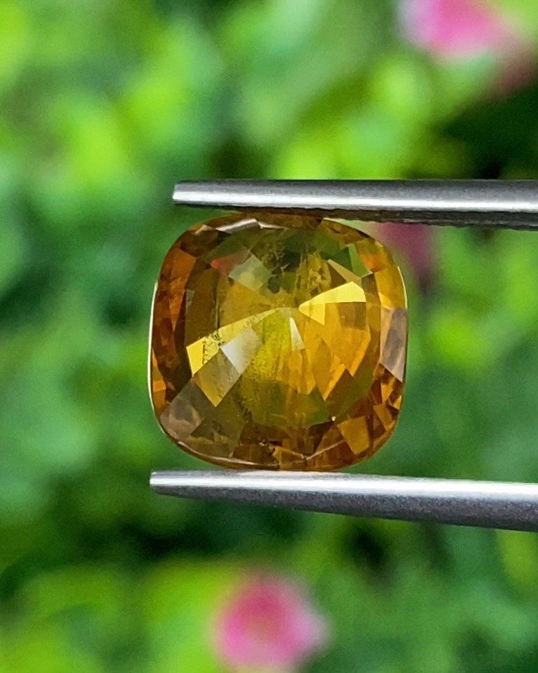 พลอย บุษราคัม Yellow Sapphire 5.02 กะรัต (Cts.) พลอยแท้ อัญมณีมงคลประจําวันเกิด เครื่องประดับพลอย