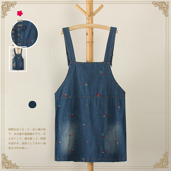 เอี๊ยมกระโปรงยีนส์ฟอกนิ่ม แต่งปักลายเชอร์รี่ (12215LM)