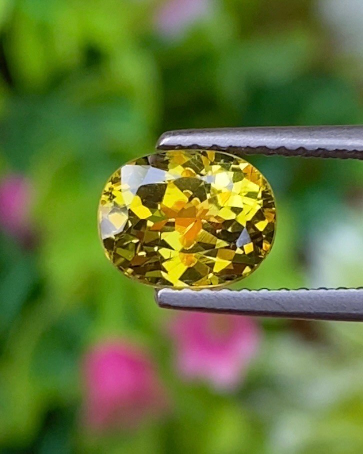 พลอย คริโซเบริล (Chrysoberyl) 1.90 กะรัต (Cts.) พลอยแท้ อัญมณีมงคลประจําวันเกิด เครื่องประดับพลอย