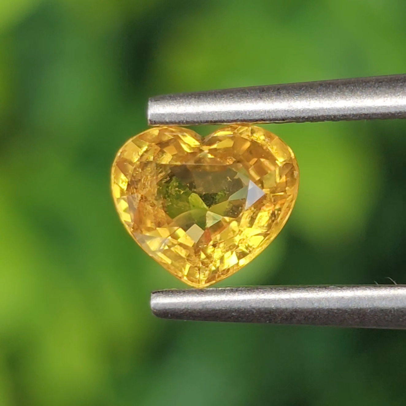 พลอย บุษราคัม yellow sapphire 0.85 กะรัต (Cts.) พลอยแท้ อัญมณีมงคลประจําวันเกิด เครื่องประดับพลอย