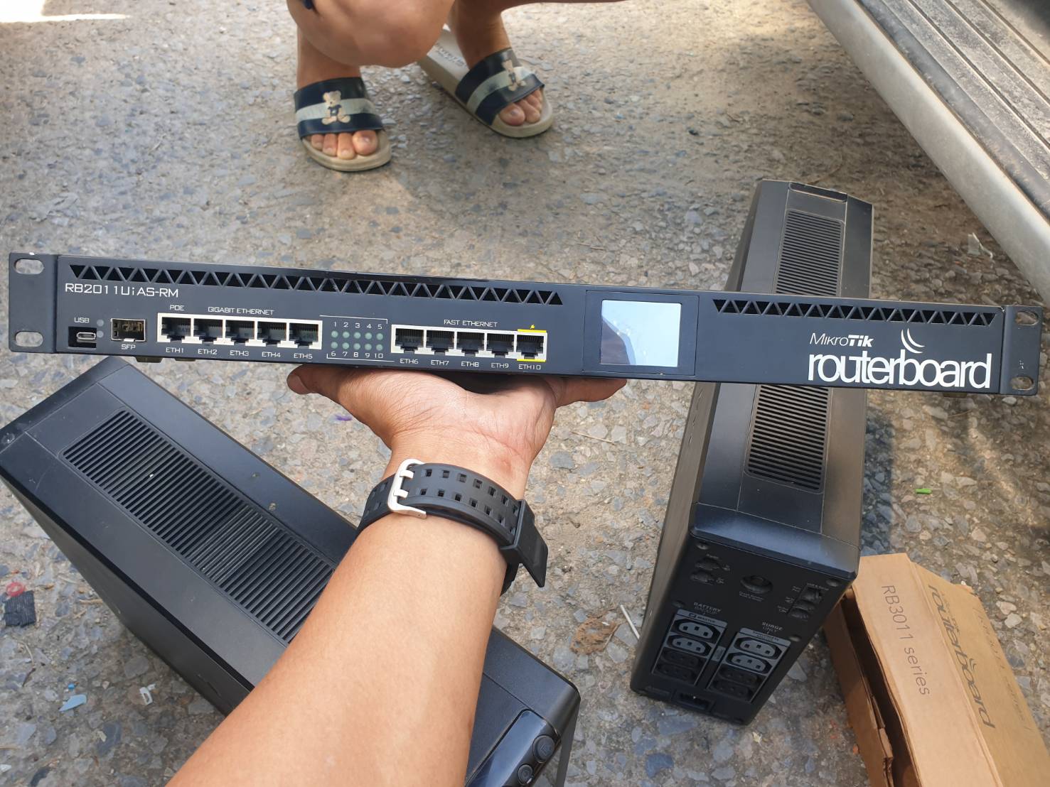 MikroTik RB2011UiAS-RM - 5-Port Gigabit + 5-Port 10/100 Mbps (10 Ports) + 1-Port SFP