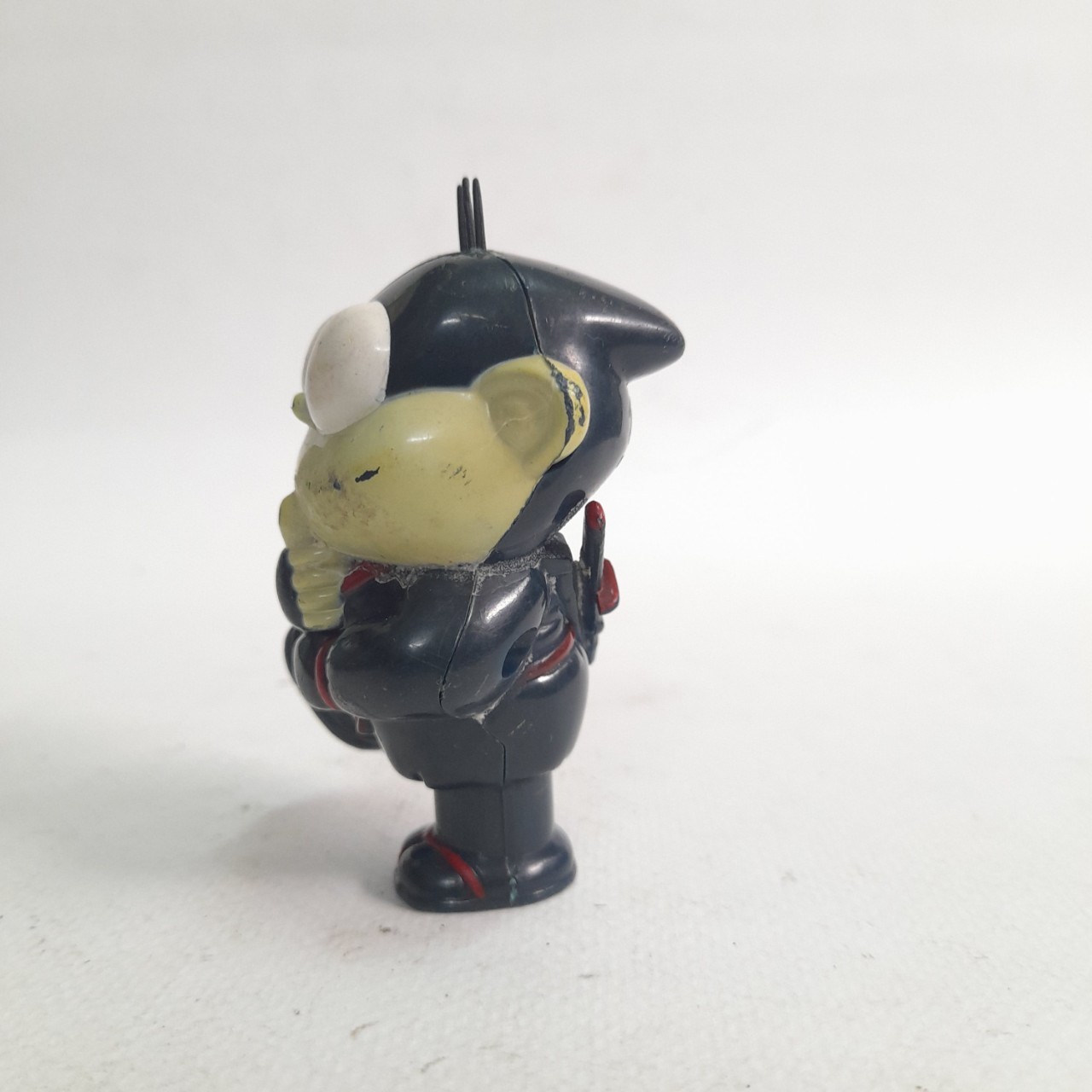 ฟิกเกอร์ พลาสติก ***มีตำหนิตามภาพ ตัวกดยังกระเด้งไม่ได้เช็คสภาพ ปังปอนด์ พรีเมี่ยม 7- 11 ในอดีต ชุดปังปอนด์นินจา(ตัวที่2) มือสองตามสภาพดีมีรอยบ้าง