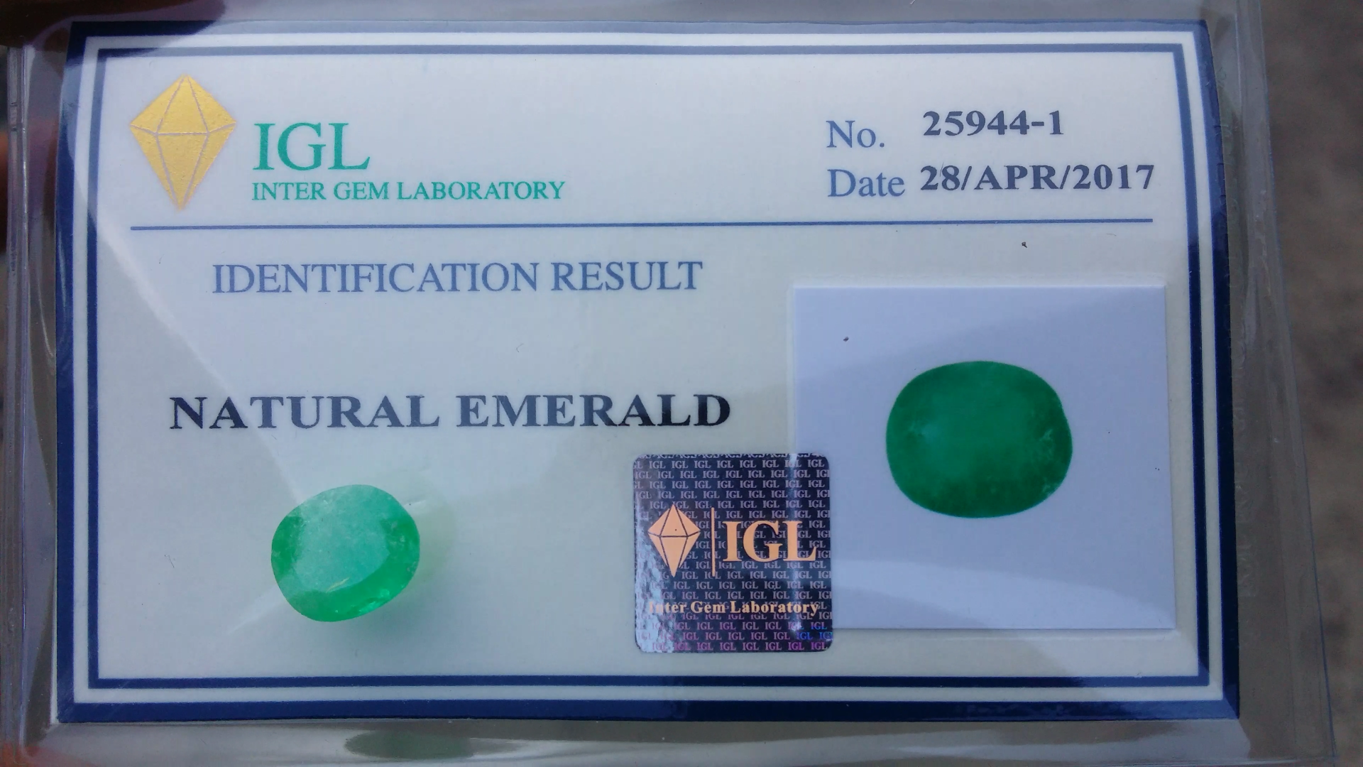 พลอย มรกต โคลัมเบีย Colombian Emerald 3.888 กะรัต (Cts.) พร้อมใบเซอร์ พลอยแท้ อัญมณีมงคลประจําวันเกิด เครื่องประดับพลอย