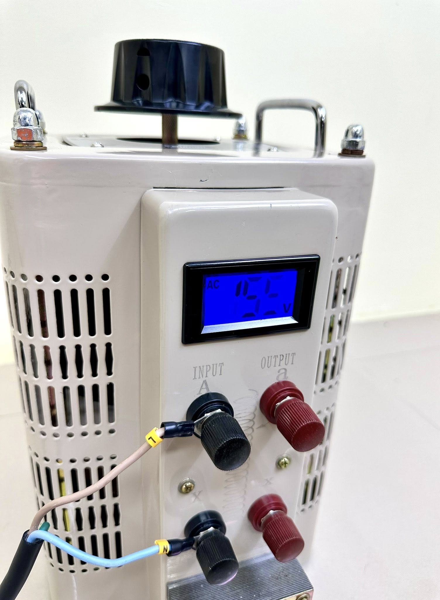 วาริแอค หม้อแปลงปรับแรงดันไฟฟ้าชนิดแกนหมุน 5Kva 3 เฟส