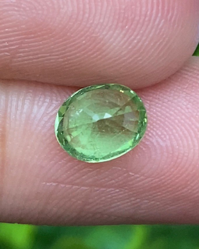 พลอย ซาโวไรท์ Tsavorite Garnet 1.39 กะรัต (Cts.) ดิบ Unheated พลอยแท้ อัญมณีมงคลประจําวันเกิด เครื่องประดับพลอย