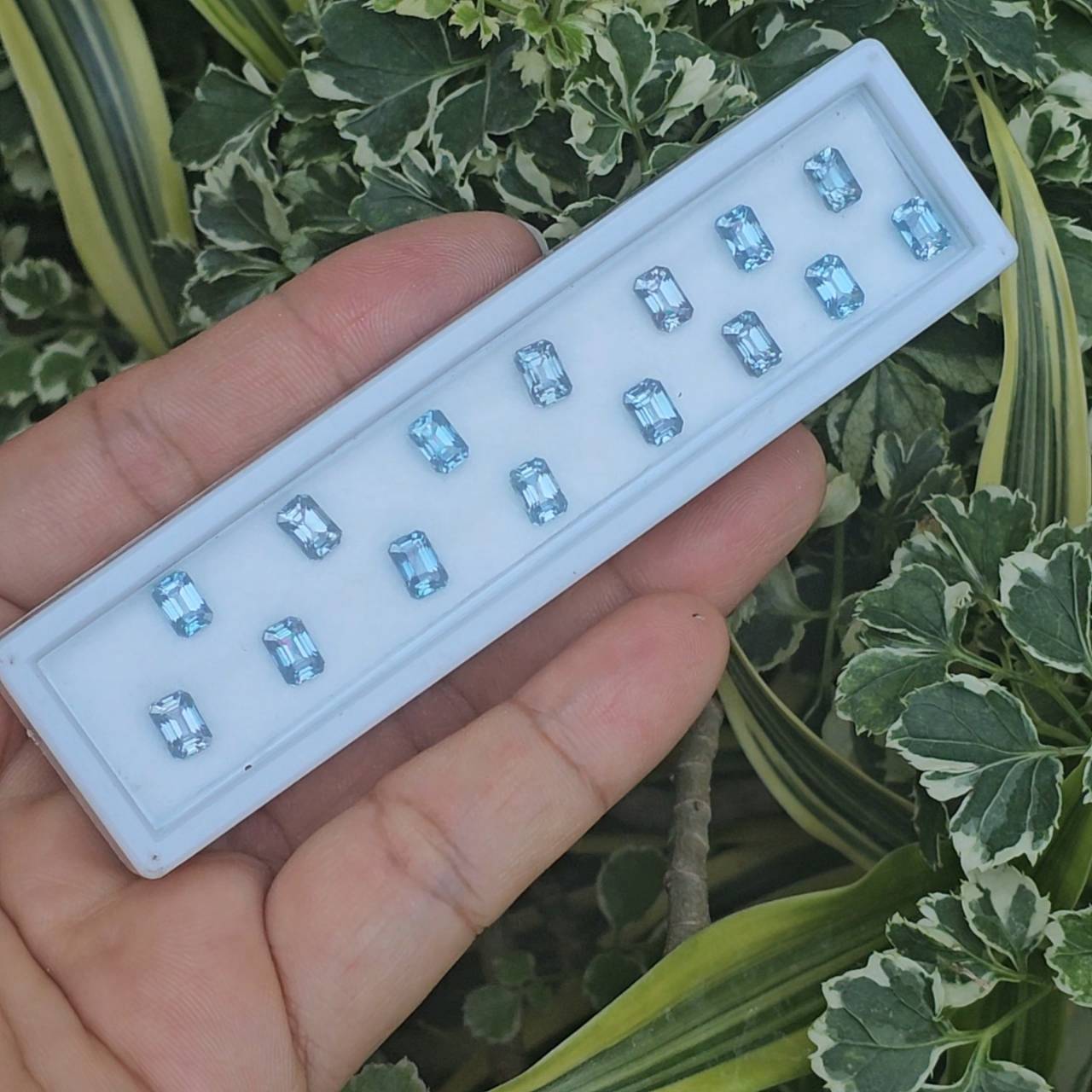 พลอย เพทาย (Zircon) 15.05 กะรัต (Cts.) 15 (Pcs.) พลอยแท้ อัญมณีมงคลประจําวันเกิด เครื่องประดับพลอย