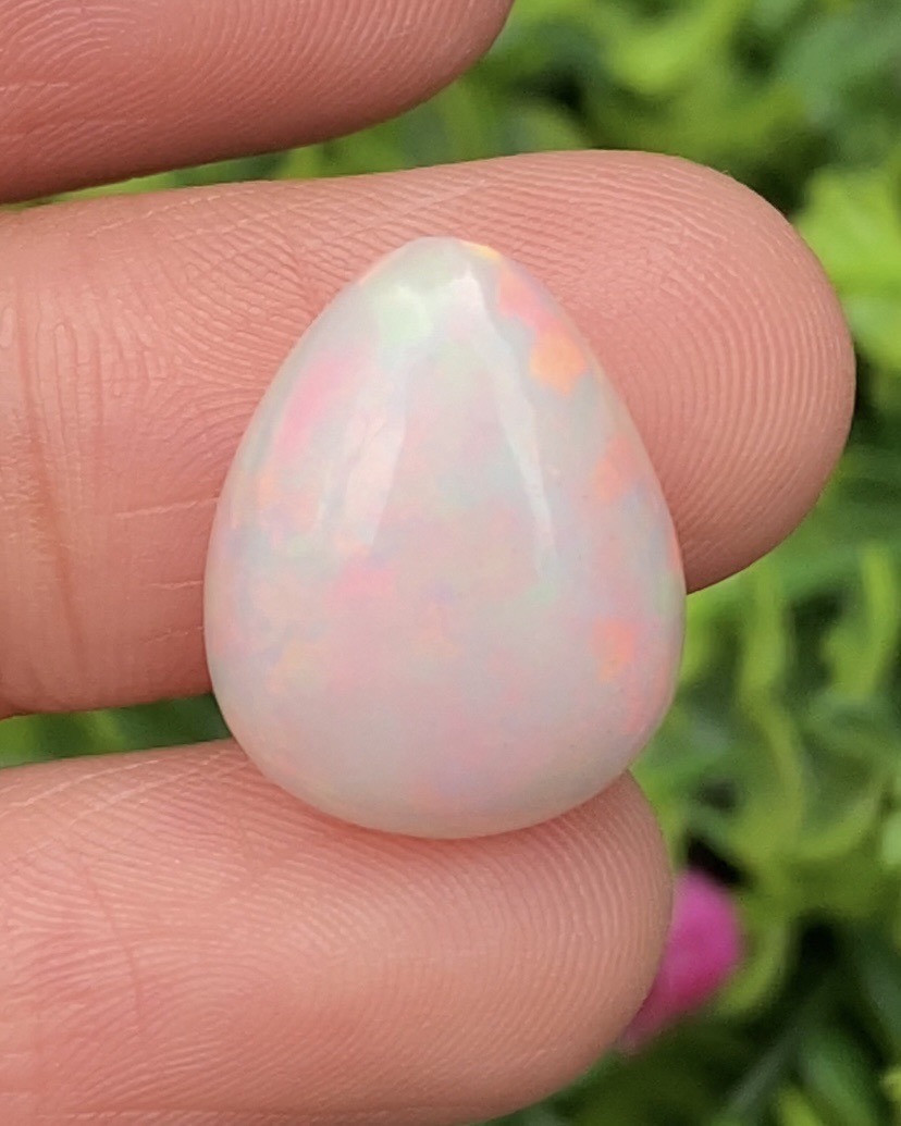 พลอย ไวท์ โอปอล White Opal 7.95 กะรัต (Cts.) พร้อมใบเซอร์ พลอยแท้ อัญมณีมงคลประจําวันเกิด เครื่องประดับพลอย