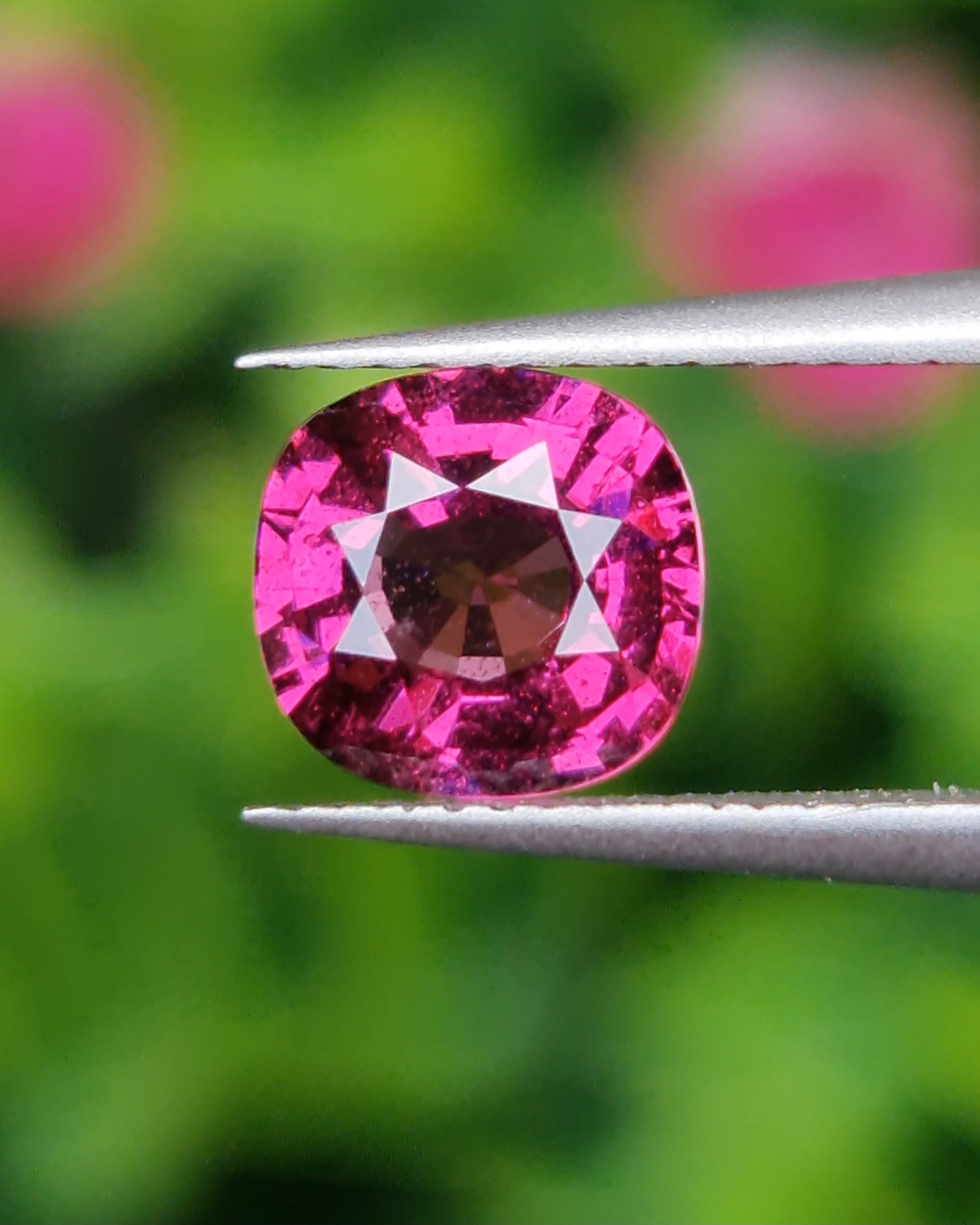 พลอย โรโดไลต์ กาเน็ท Rhodolite Garnet 1.24 กะรัต Cts.พลอยแท้ อัญมณีมงคลประจําวันเกิด เครื่องประดับพลอย