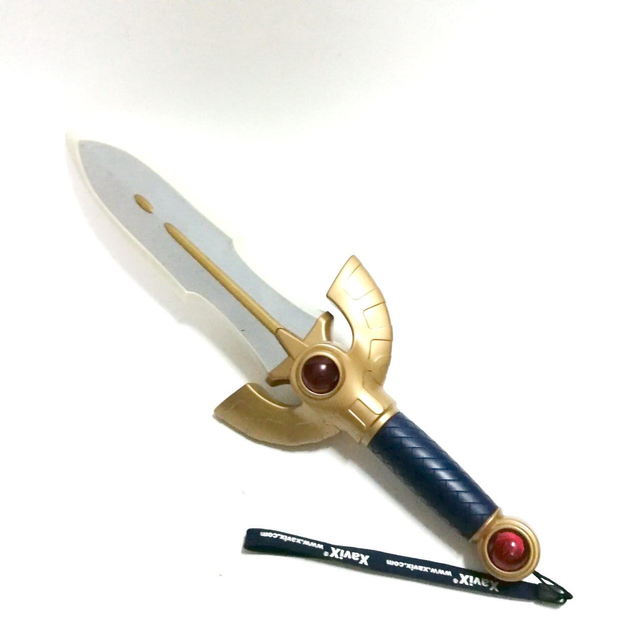 ดาบจากเกมส์ ดราก้อนเควส ขนาดตามรูป ด้ามพลาสติกแข็งมีส่วนใส ใบดาบเป็นพลาสติกอ่อน ใช้เล่นร่วมกับเกม ในทีนี้ขายเฉพาะดาบ ค่อนข้างหายาก สภาพดี มีรอยบ้าง