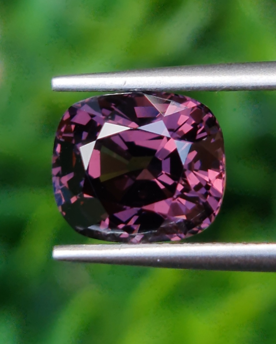 พลอย สปิเนล พม่า Burmese Spinel 3.67 กะรัต (Cts.) ดิบ Unheated พลอยแท้ อัญมณีมงคลประจําวันเกิด เครื่องประดับพลอย