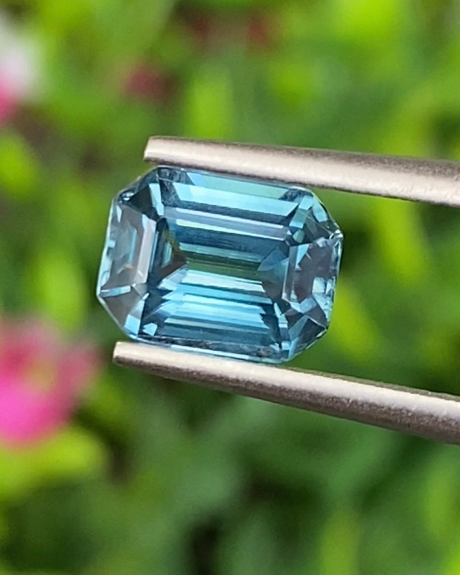 พลอย เพทาย (Zircon) 2.38 กะรัต (Cts.) พลอยแท้ อัญมณีมงคลประจําวันเกิด เครื่องประดับพลอย