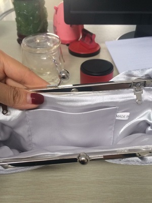 พร้อมส่ง Evening Clutch กระเป๋าออกงาน สีเงิน light silver รูปโบว์ เรียบหรู