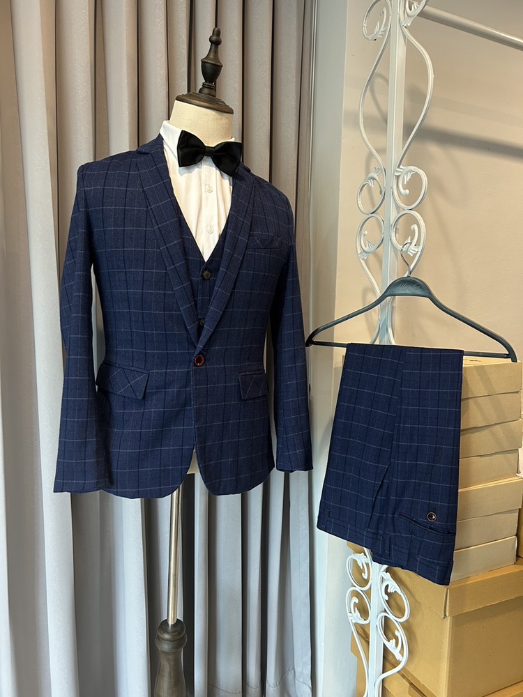 เช่า ชุดสูทชาย ลายตาราง ทรงเข้ารูป Slim-cut