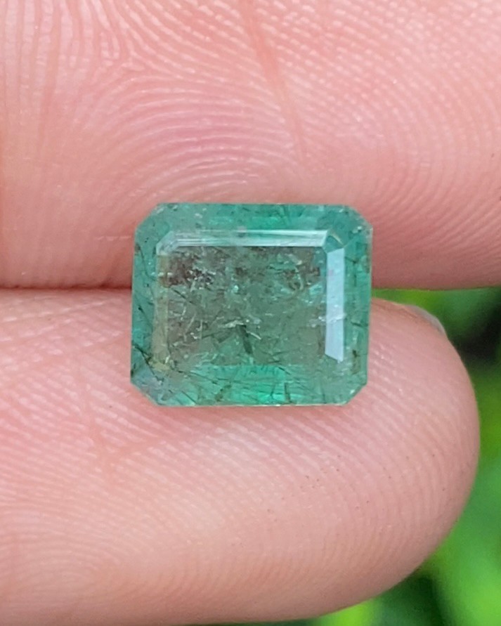 พลอย มรกต Natural Emerald แซมเบีย 1.75 กะรัต (Cts.) พลอยแท้ อัญมณีมงคลประจําวันเกิด เครื่องประดับพลอย