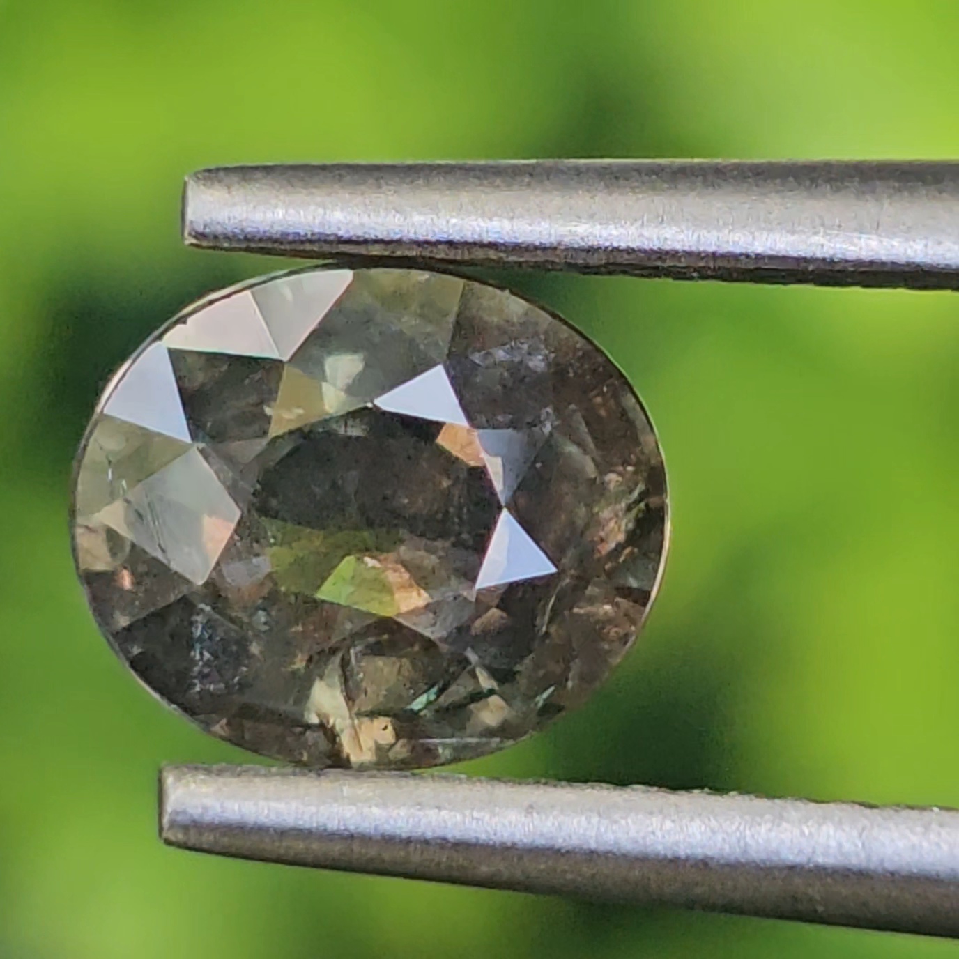 พลอย เขียวส่อง Green Sapphire 1.13 กะรัต (Cts.) ดิบ Unheated พลอยแท้ อัญมณีมงคลประจําวันเกิด เครื่องประดับพลอย