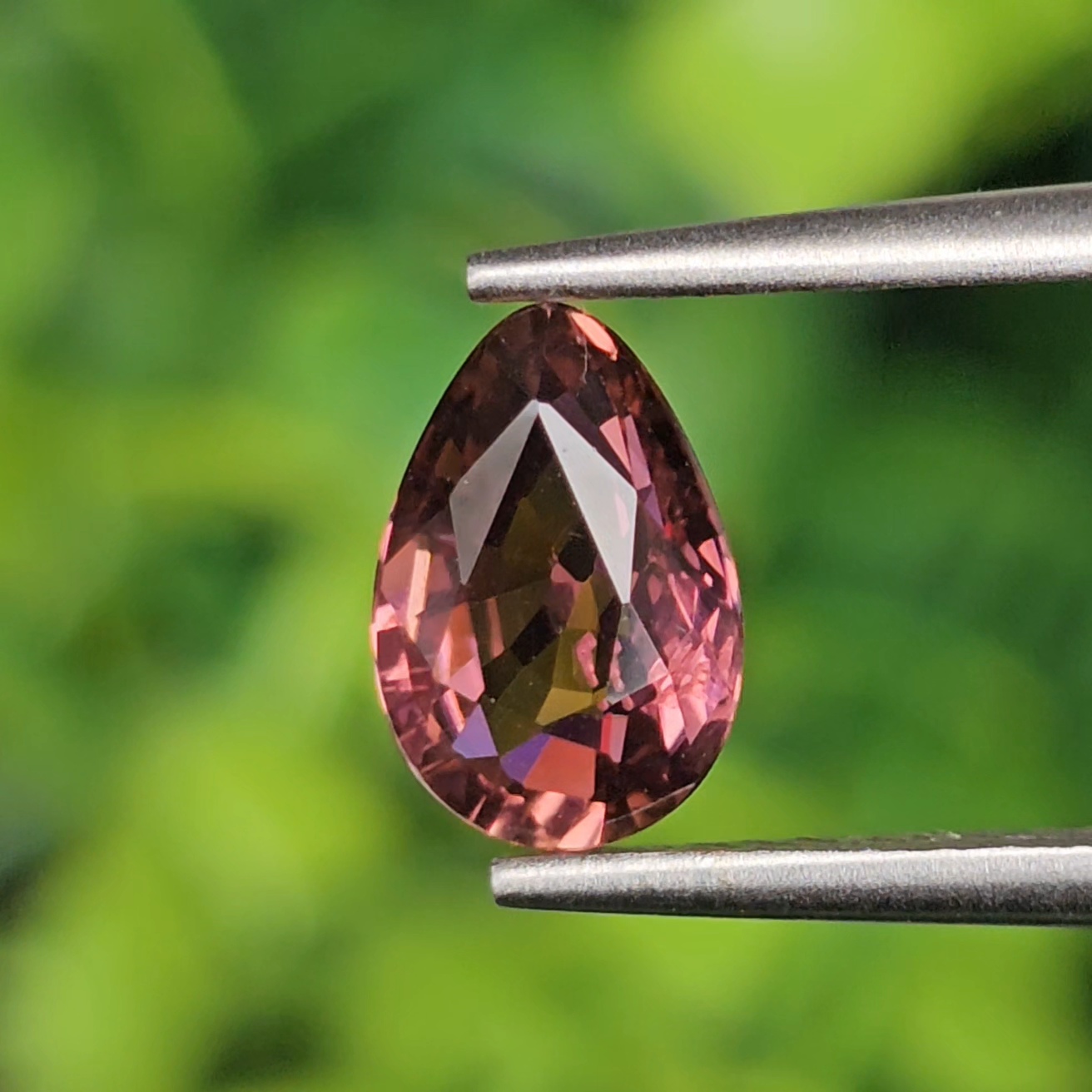 พลอย ชมพู พิ้งค์ ทัวร์มารีน (Pink Tourmaline) 1.38 กะรัต (Cts.) อัญมณีมงคลประจําวันเกิด เครื่องประดับพลอย