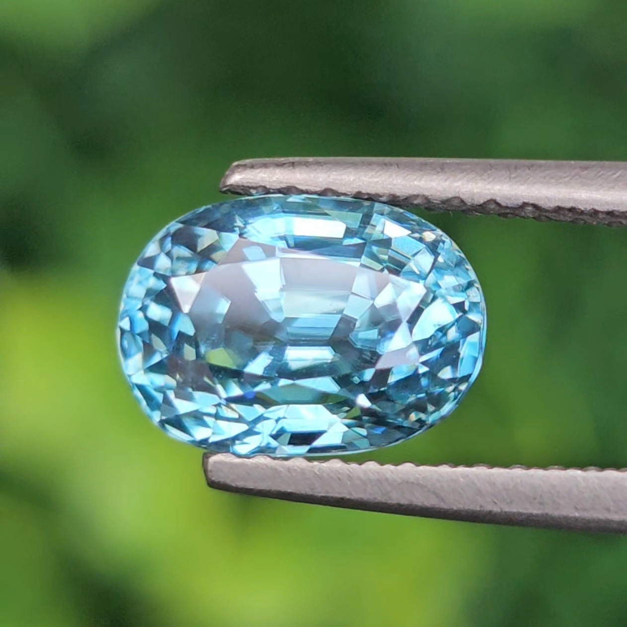 พลอย เพทาย (Zircon) 3.33 กะรัต (Cts.) พลอยแท้ อัญมณีมงคลประจําวันเกิด เครื่องประดับพลอย